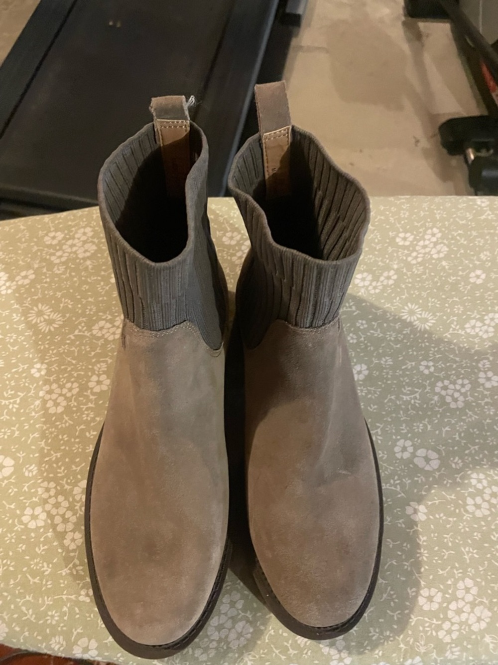 Blondo Taupe Suede Chelsea-Style Ankle Booties BRAND NEW! Size 7.5